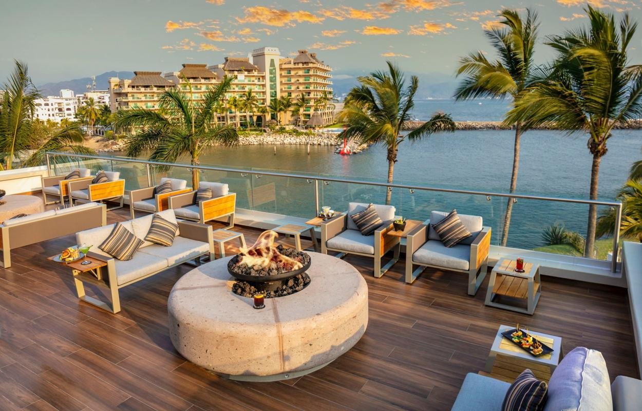 Hotel Paradise Village Reviews y Costos