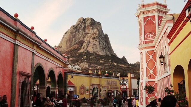 Guía definitiva: ¿Qué hacer en Peña de Bernal y dónde comer?
