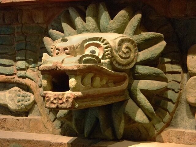 Quetzalcóatl en la historia y en la leyenda: Deidad y mito azteca