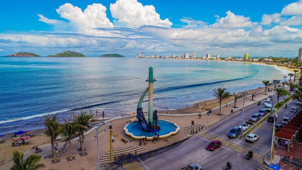 monumento al pescador playa norte Mazatlán