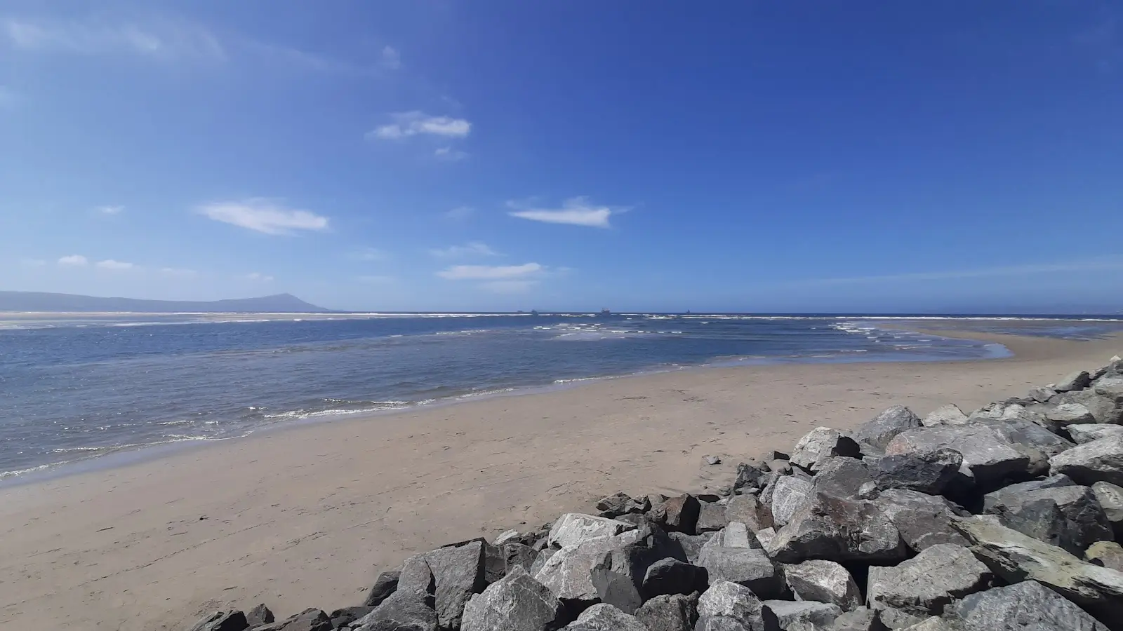 Playa El Faro, Ensenada: Un Rincón Tranquilo con Vistas Increíbles
